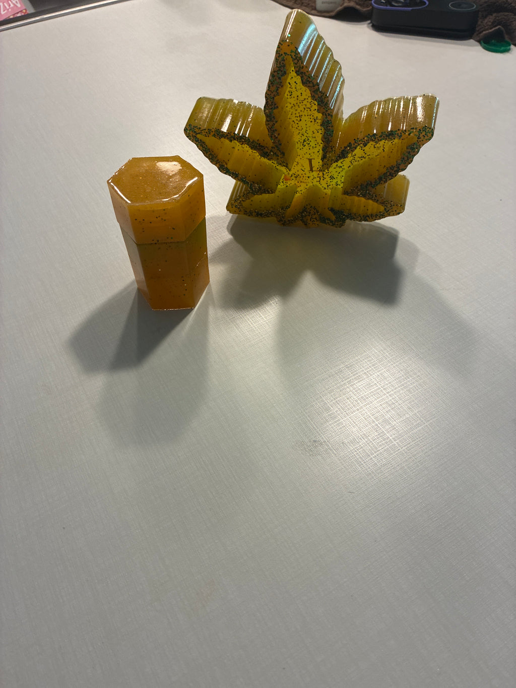 Beautiful Amber, green glittery, Glow n the dark maple leaf with small container. Perfect for the use of an ashtray or a decorative piece to add to any table space.