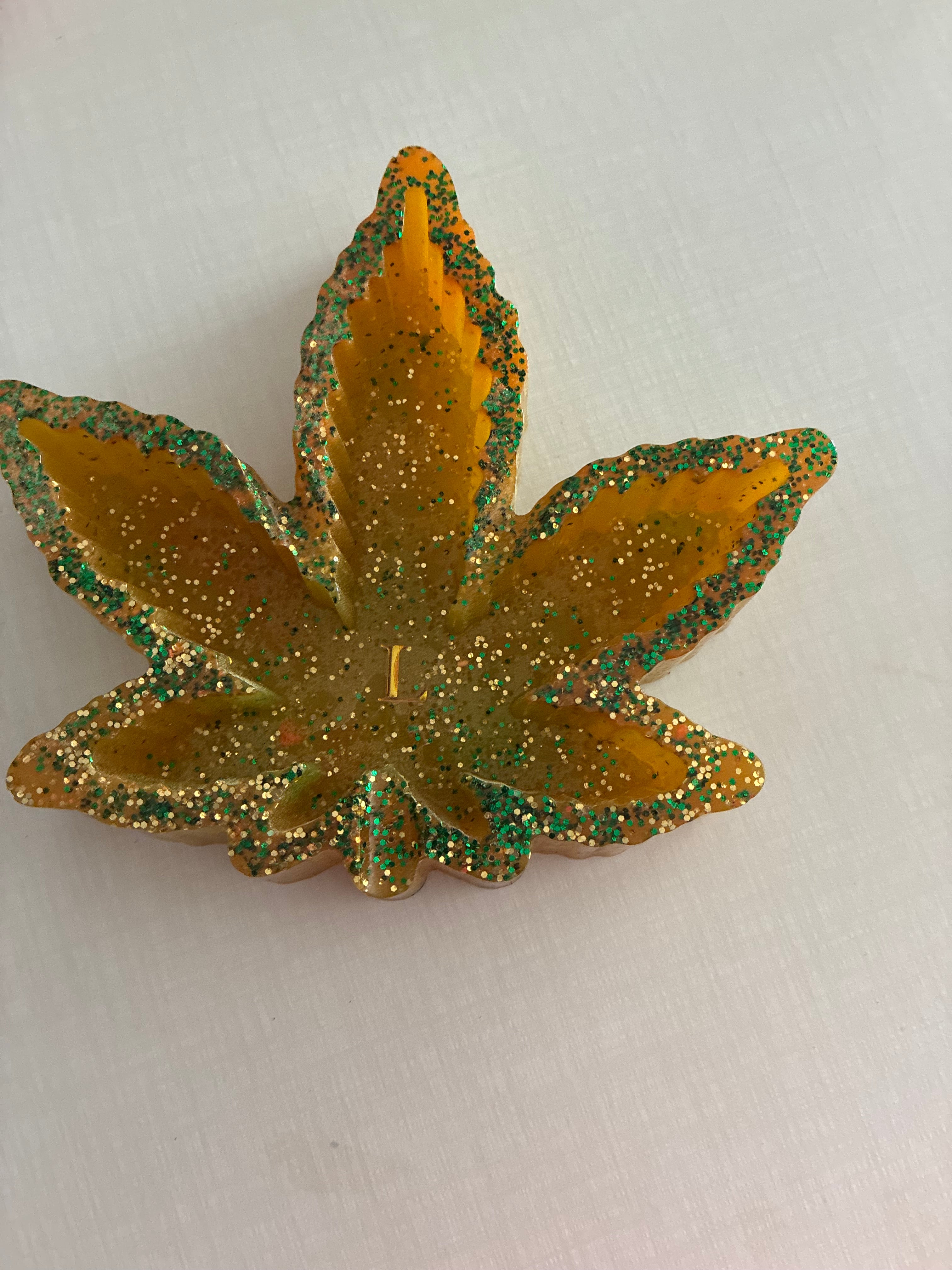 Beautiful Amber, green glittery, Glow n the dark maple leaf with small container. Perfect for the use of an ashtray or a decorative piece to add to any table space.